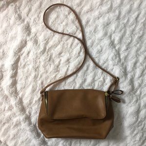 Basic cognac brown crossbody bag